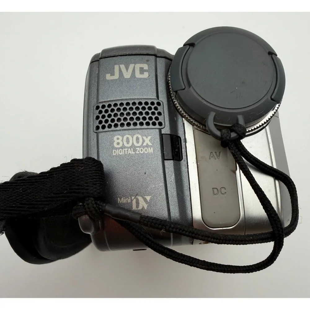 JVC GR-DA30U Digital Video‎ Camera MiniDV Camcorder 30x Optical Zoom Silver